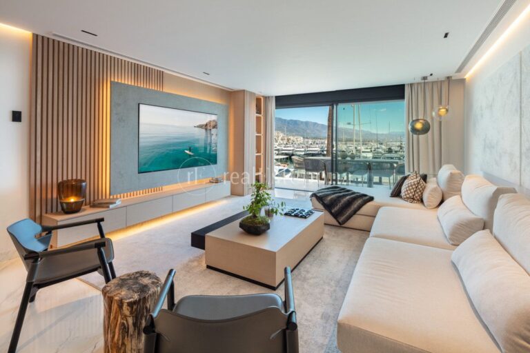 2498HFA-SV | Apartment in Marbella – Puerto Banus – € 2,950,000 – 3 beds, 3 baths