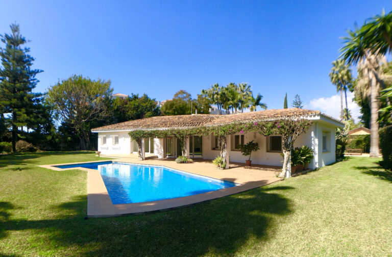 R2011722 | Detached Villa in San Pedro de Alcántara – € 3,500,000 – 4 beds, 4 baths