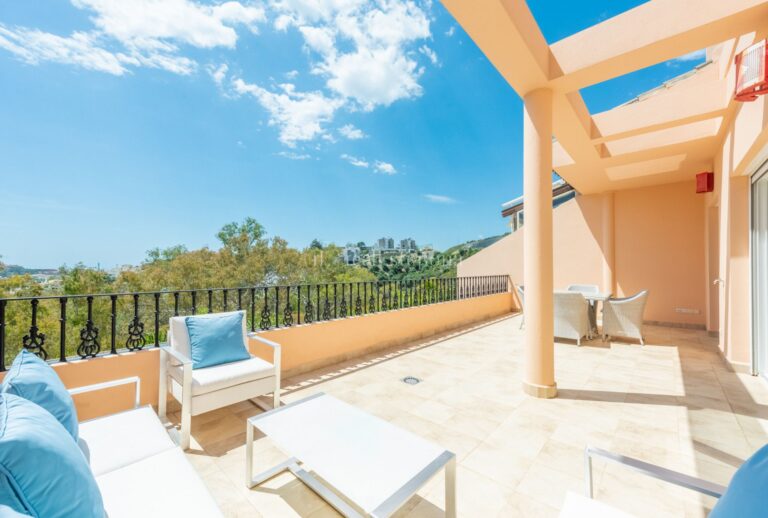 R4709035 | Penthouse in Nueva Andalucia – € 695,000 – 2 beds, 2 baths
