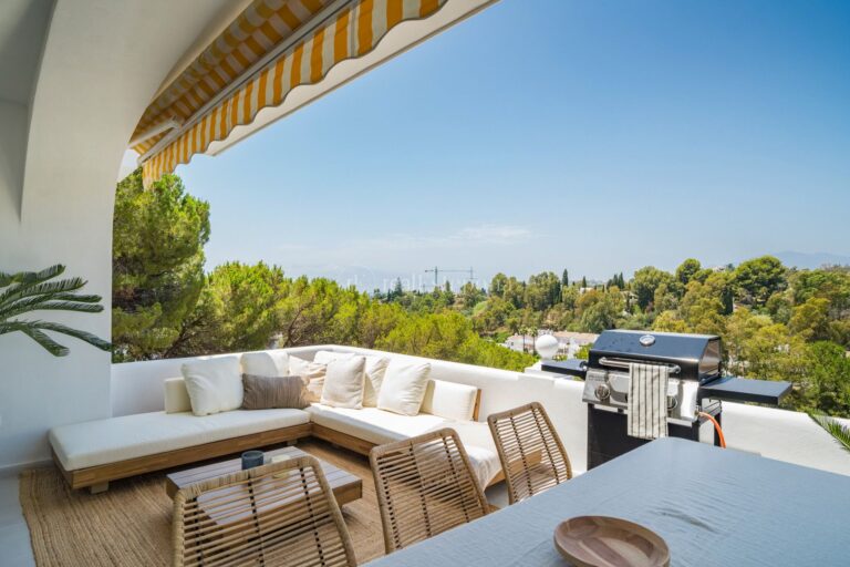 2582HFA | Apartment in Benahavis – € 749,000 – 3 beds, 2 baths