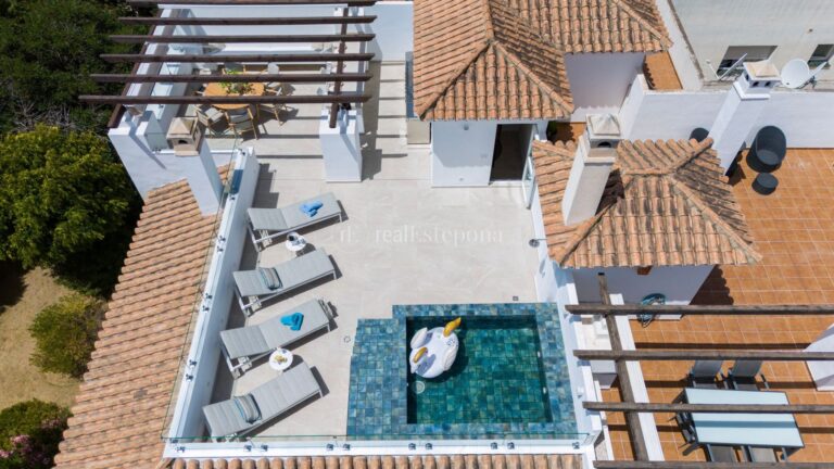 2589HFA | Apartment in Nueva Andalucia – € 998,000 – 3 beds, 2 baths