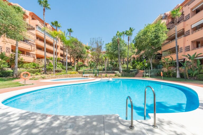 DM5212 | Apartment in Marbella Golden Mile – € 500,000 – 2 beds, 2 baths