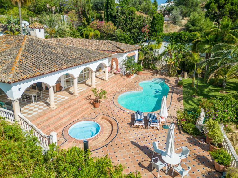 V3011AP | Villa in Marbella East – € 1,785,000 – 3 beds, 2 baths