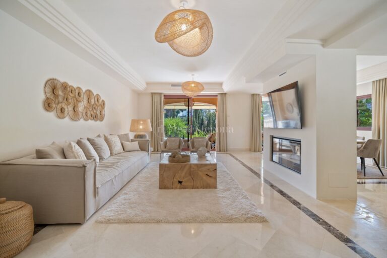 RM014 | Semi Detached Villa in Marbella – Puerto Banus – € 2,575,000 – 5 beds, 4 baths