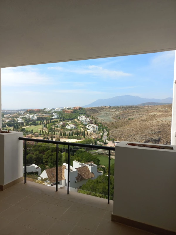 R4168972 | Middle Floor Apartment in Benahavís – € 365,000 – 2 beds, 2 baths