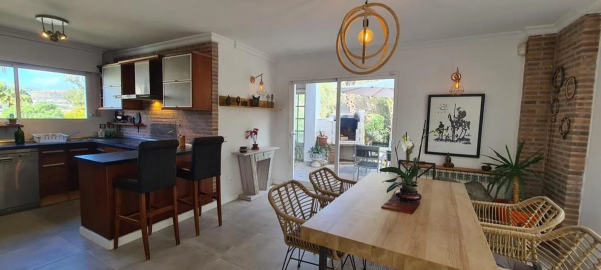 8-e64a9055bba3e77ac8aca3b893cdf826