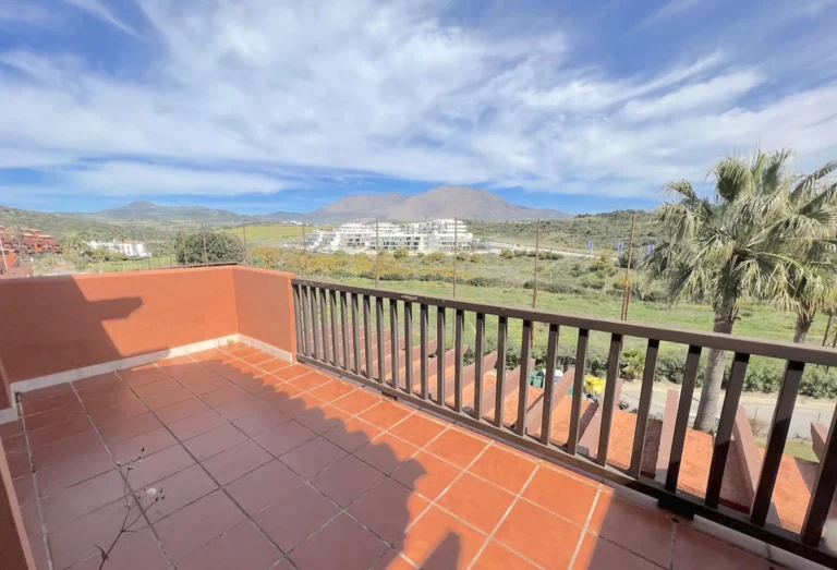 R4281823 | Penthouse Duplex in Estepona – € 350,000 – 3 beds, 3 baths