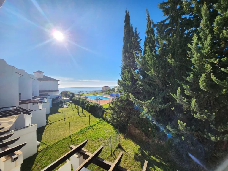 R4209943 | Townhouse in Estepona – € 550,000 – 4 beds, 4 baths