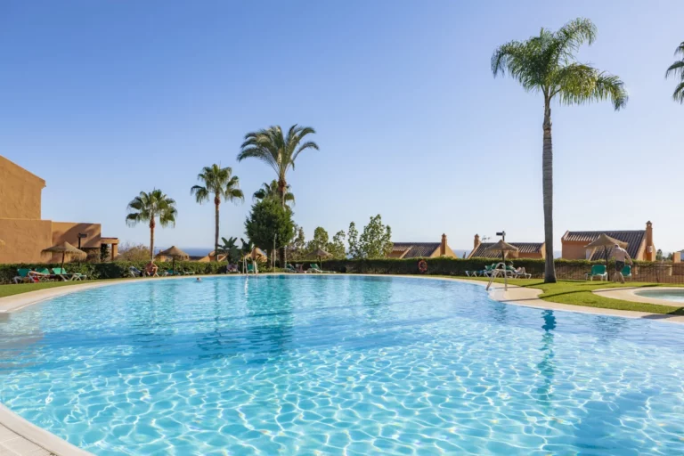 R3915913 | Ground Floor Apartment in Elviria – € 375,000 – 3 beds, 2.5 baths