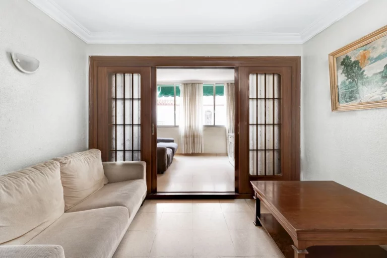 R4296421 | Middle Floor Apartment in Estepona – € 272,000 – 4 beds, 2 baths