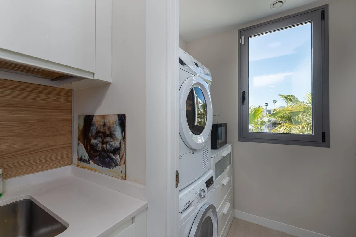 8-e64a9055bba3e77ac8aca3b893cdf826