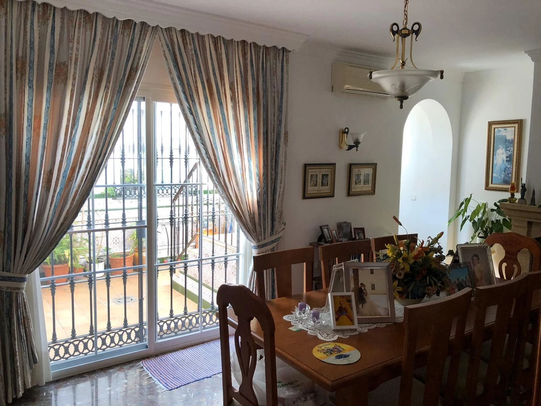 2-5bd7b9d04b45e33852eaf0ec6670150d