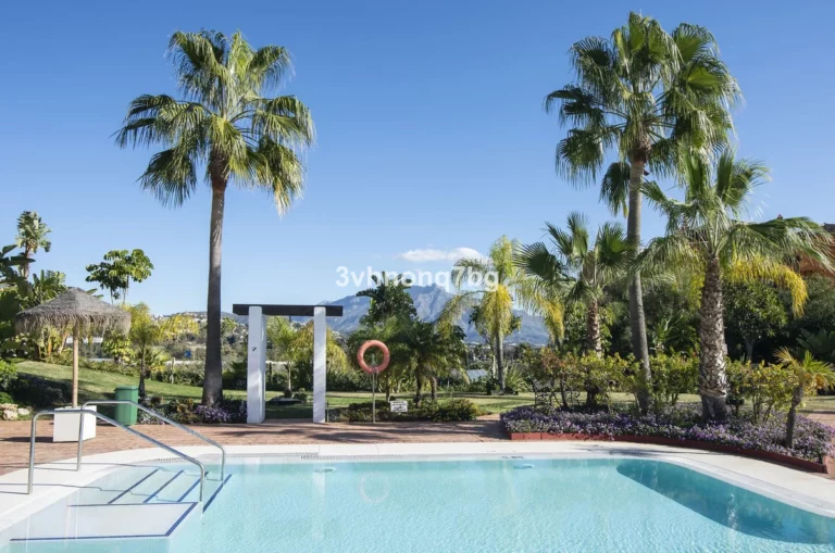 R4285684 | Middle Floor Apartment in Benahavís – € 384,000 – 2 beds, 2 baths