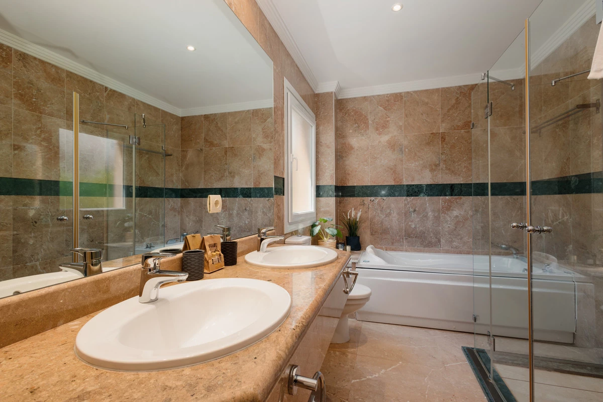 8-e64a9055bba3e77ac8aca3b893cdf826