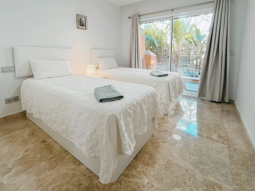 8-e64a9055bba3e77ac8aca3b893cdf826