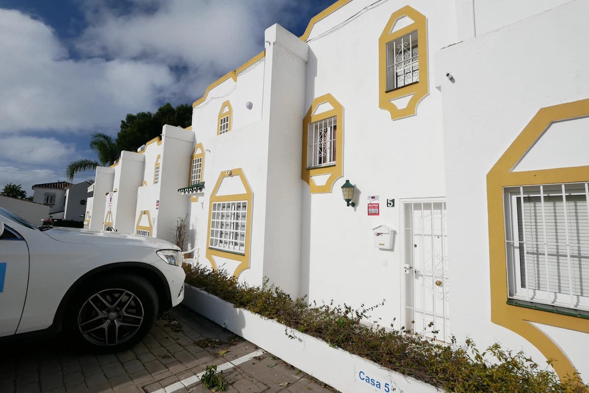 2-5bd7b9d04b45e33852eaf0ec6670150d