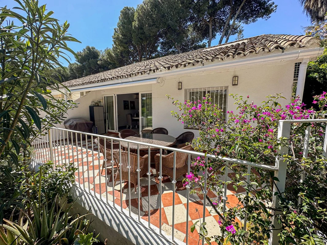 2-5bd7b9d04b45e33852eaf0ec6670150d