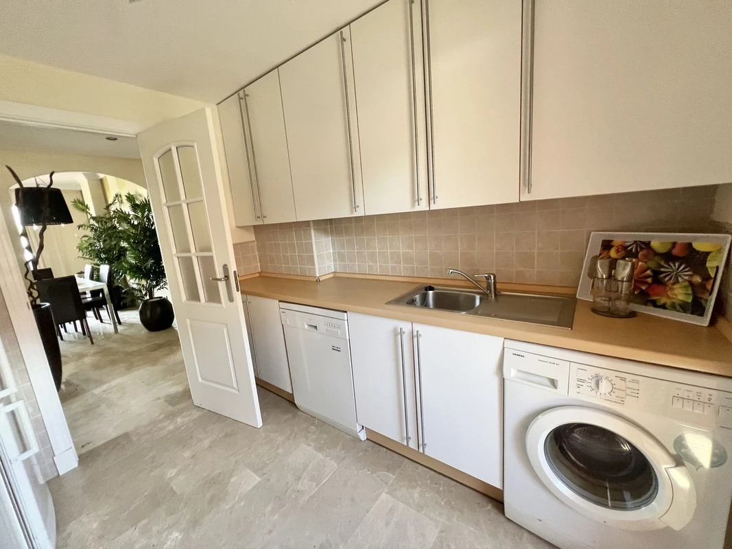 8-e64a9055bba3e77ac8aca3b893cdf826