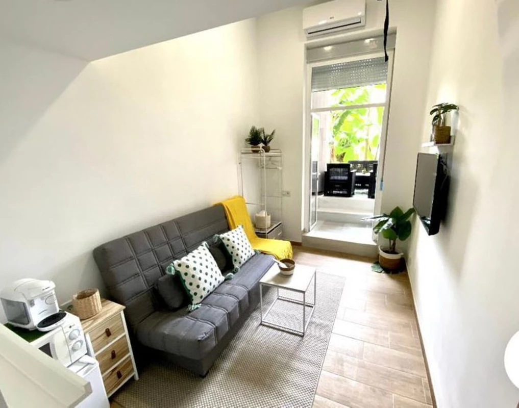 2-5bd7b9d04b45e33852eaf0ec6670150d