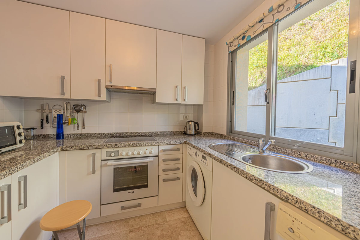 8-e64a9055bba3e77ac8aca3b893cdf826