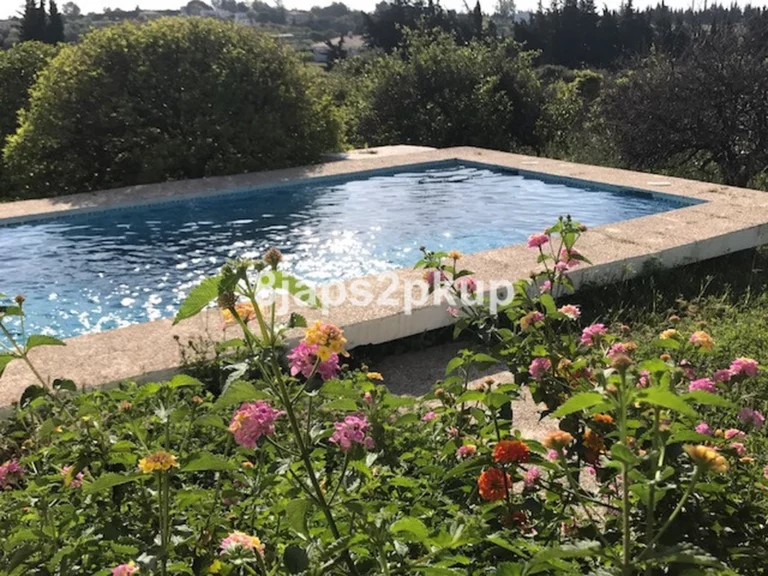 R3165238 | Detached Villa in Estepona – € 422,000 – 2 beds, 1 baths