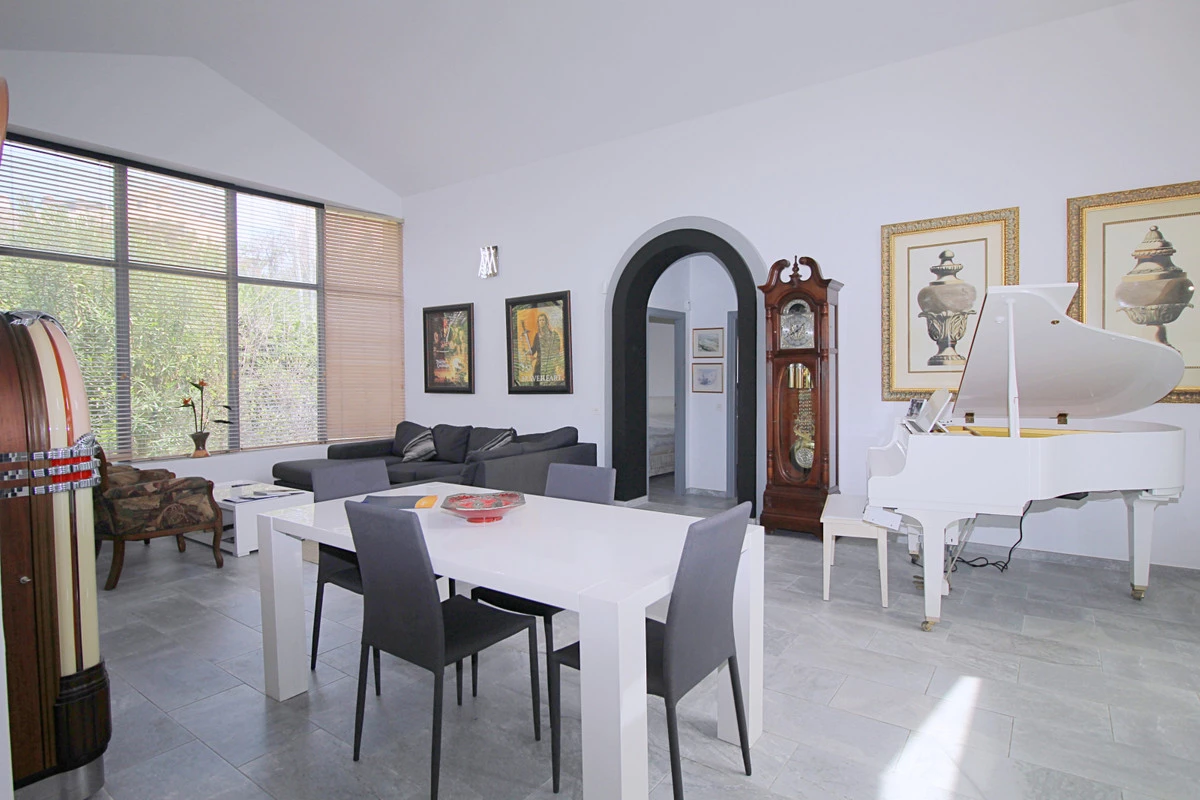 9-467d0cee5b725f3ef65f102a0c2e69c0