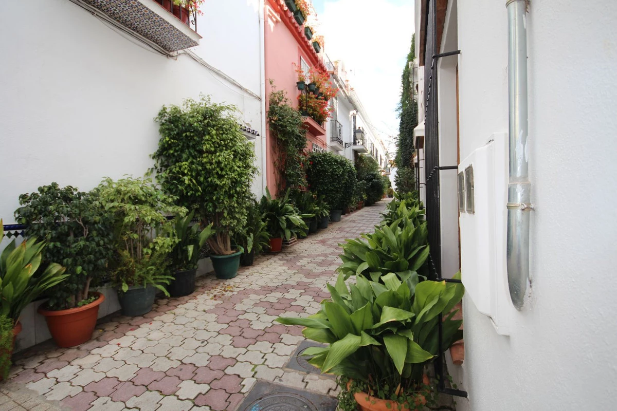 2-5bd7b9d04b45e33852eaf0ec6670150d