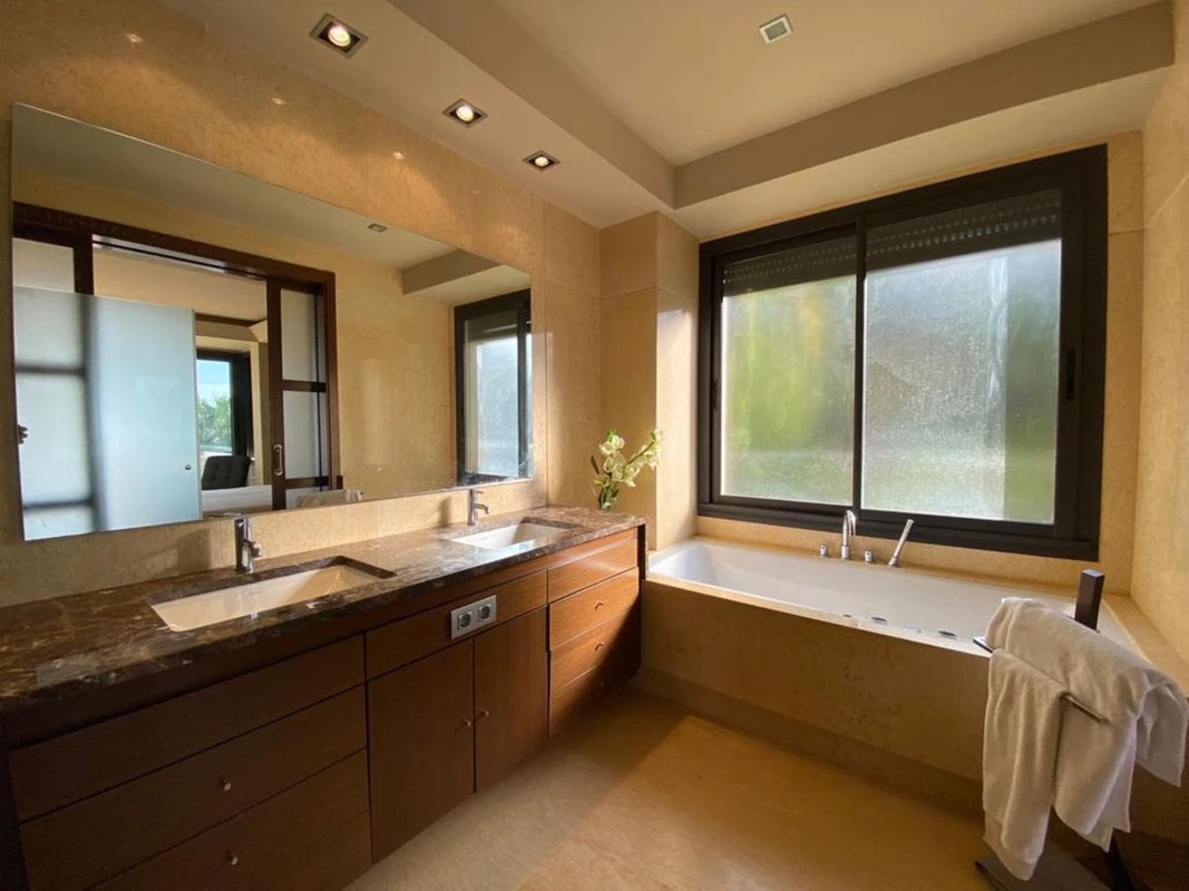 8-e64a9055bba3e77ac8aca3b893cdf826