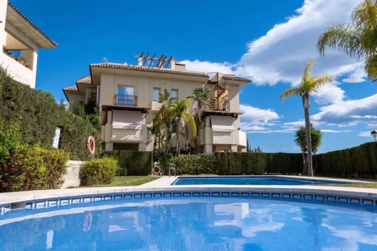 R4041061 | Ground Floor Apartment in Estepona – € 285,000 – 3 beds, 2 baths