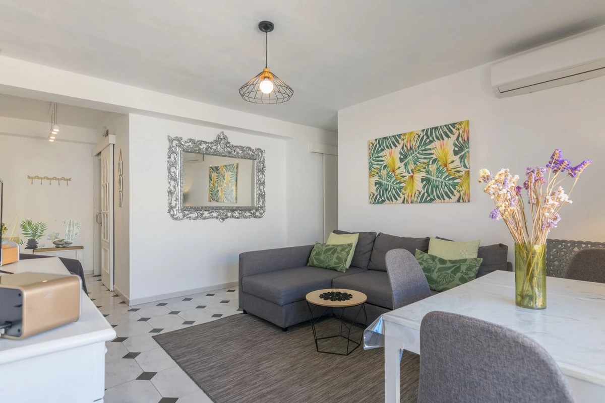 9-467d0cee5b725f3ef65f102a0c2e69c0