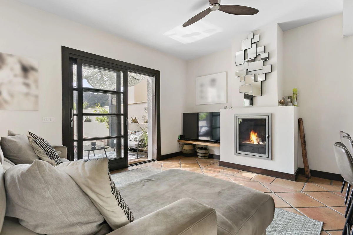 8-e64a9055bba3e77ac8aca3b893cdf826