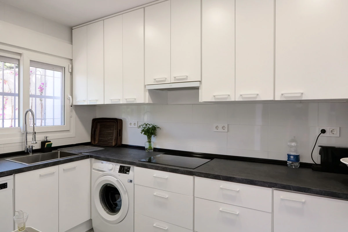 8-e64a9055bba3e77ac8aca3b893cdf826