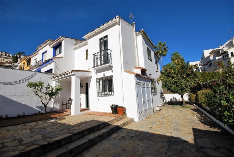 R4201366 | Semi-Detached House in Benahavís – € 349,900 – 2 beds, 2.5 baths