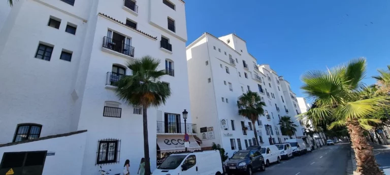 R3641249 | Middle Floor Apartment in Puerto Banús – € 351,980 – 2 beds, 1 baths