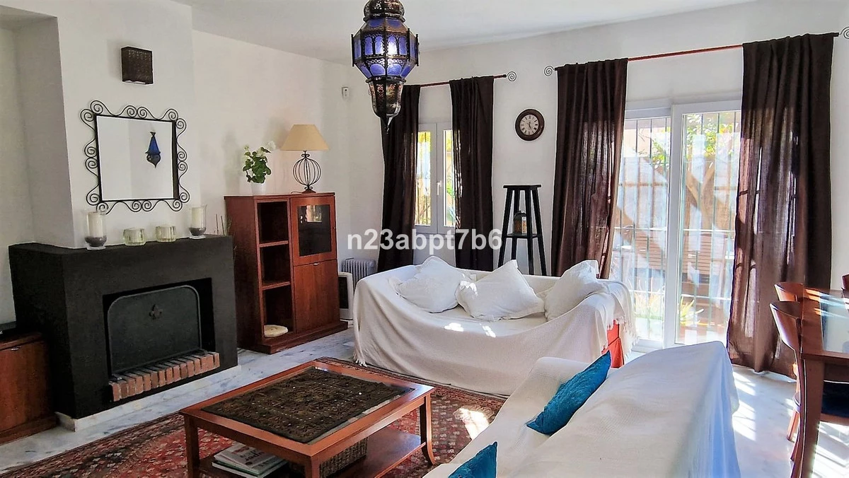 2-5bd7b9d04b45e33852eaf0ec6670150d