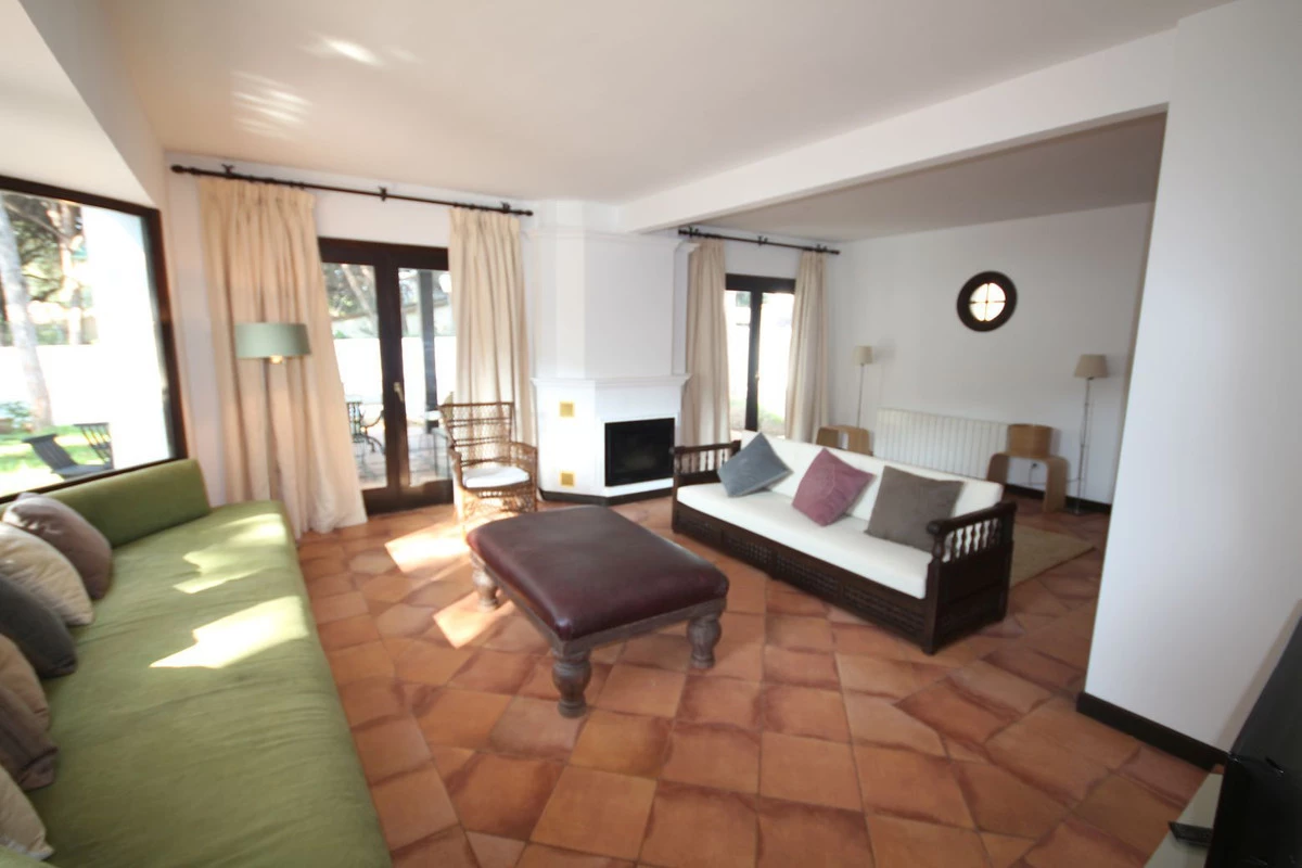 2-5bd7b9d04b45e33852eaf0ec6670150d