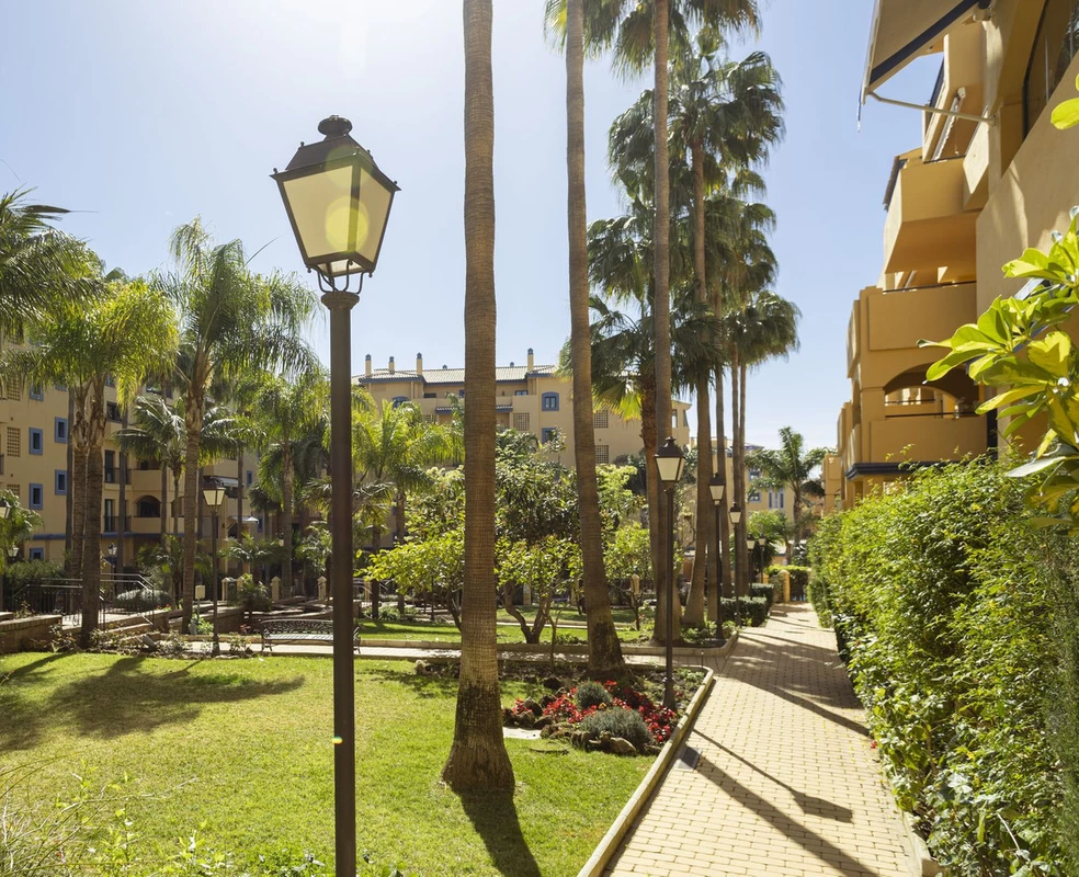 2-5bd7b9d04b45e33852eaf0ec6670150d