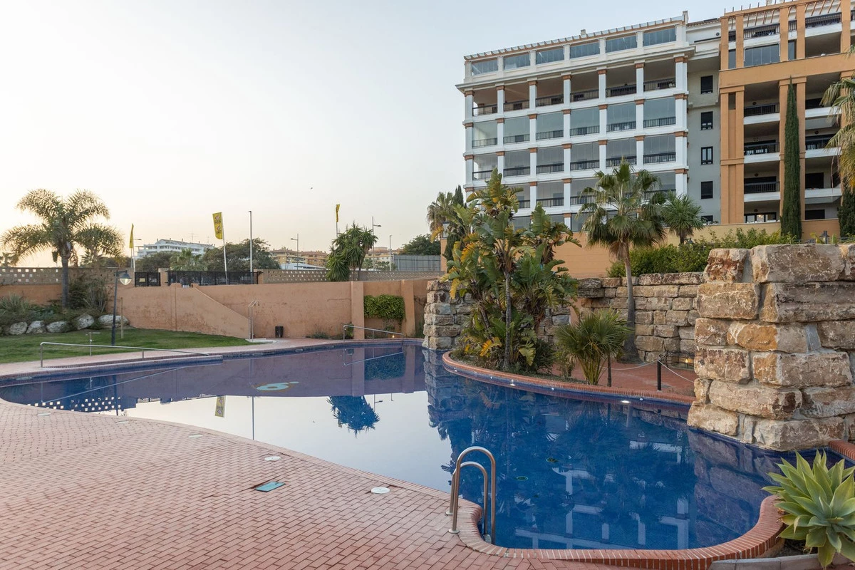 1-7980e48d732b6fc85c14b43b94d2aa54