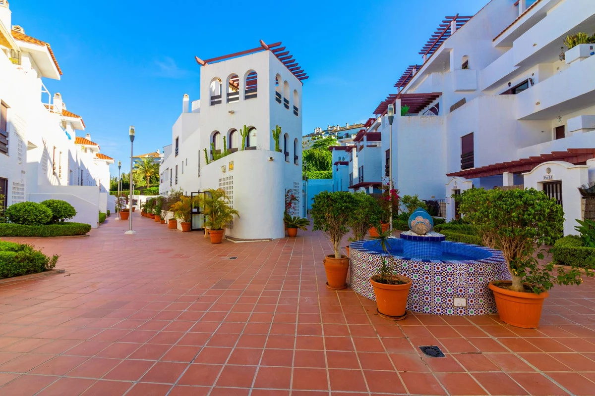 2-5bd7b9d04b45e33852eaf0ec6670150d