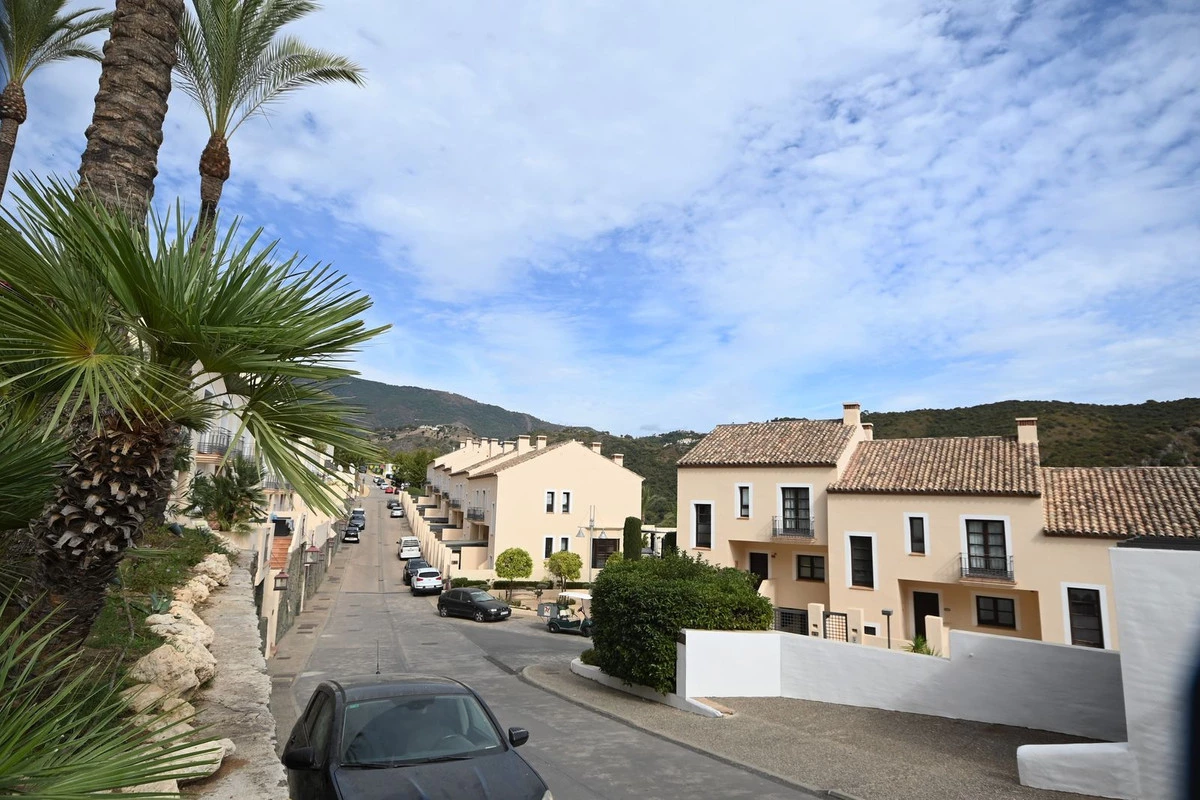 2-5bd7b9d04b45e33852eaf0ec6670150d