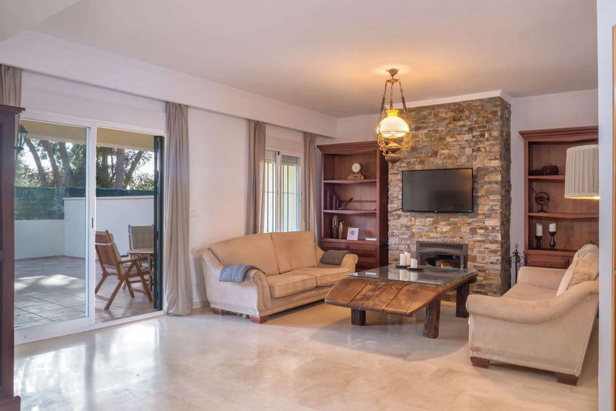 2-5bd7b9d04b45e33852eaf0ec6670150d