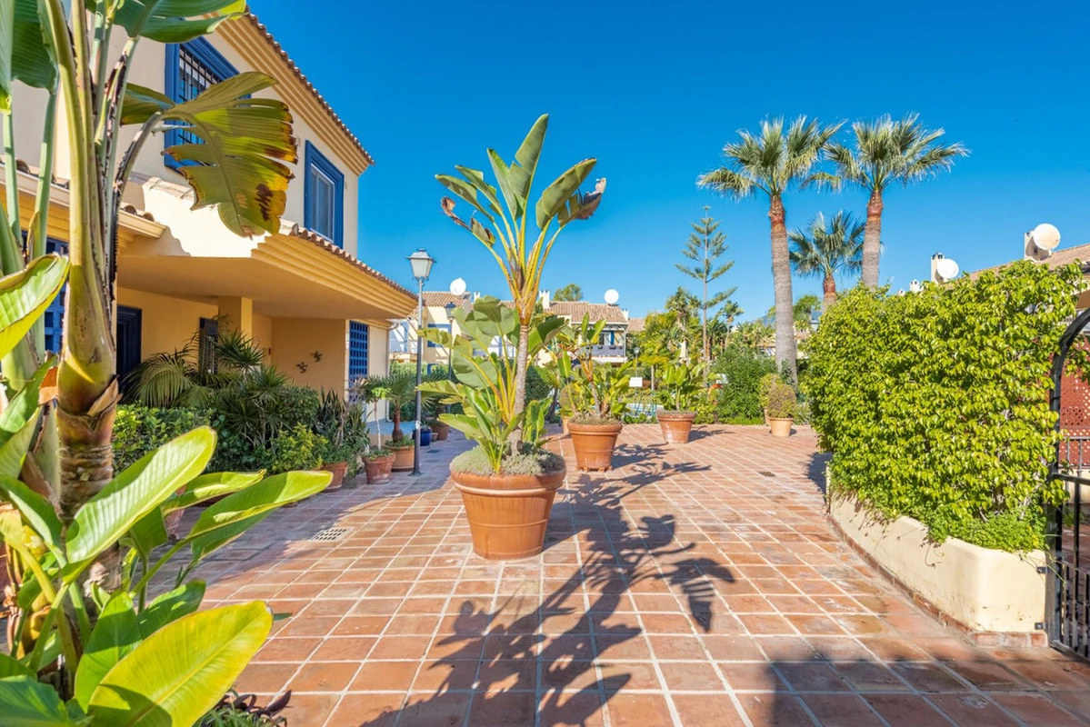 2-5bd7b9d04b45e33852eaf0ec6670150d