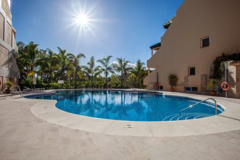 R4121917 | Middle Floor Apartment in Nueva Andalucía – € 498,000 – 3 beds, 3 baths