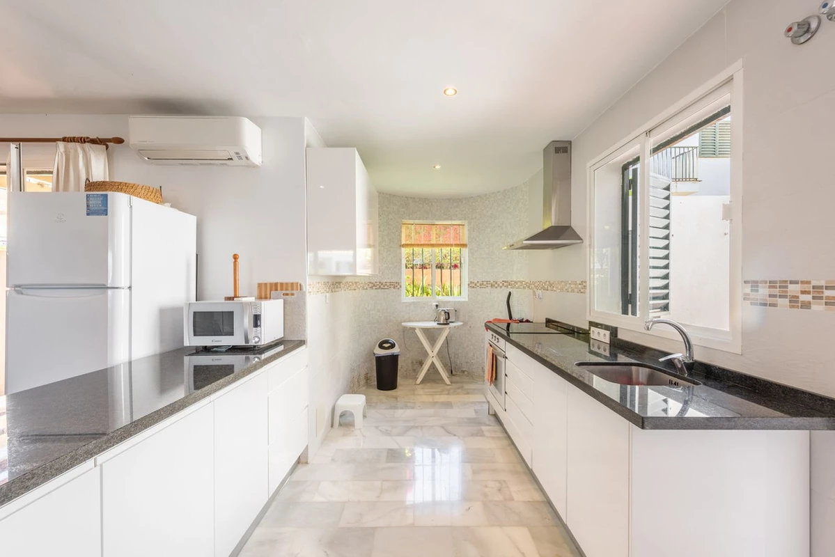 8-e64a9055bba3e77ac8aca3b893cdf826