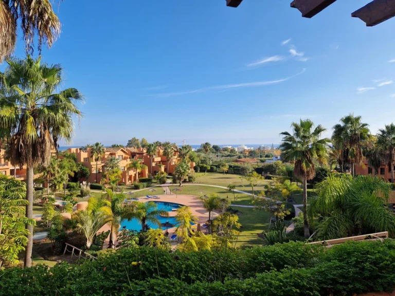 R4218577 | Penthouse in Estepona – € 374,000 – 2 beds, 2 baths