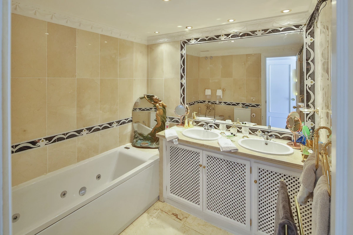 7-aa4cc561180b369757c0bb4af9886cd3