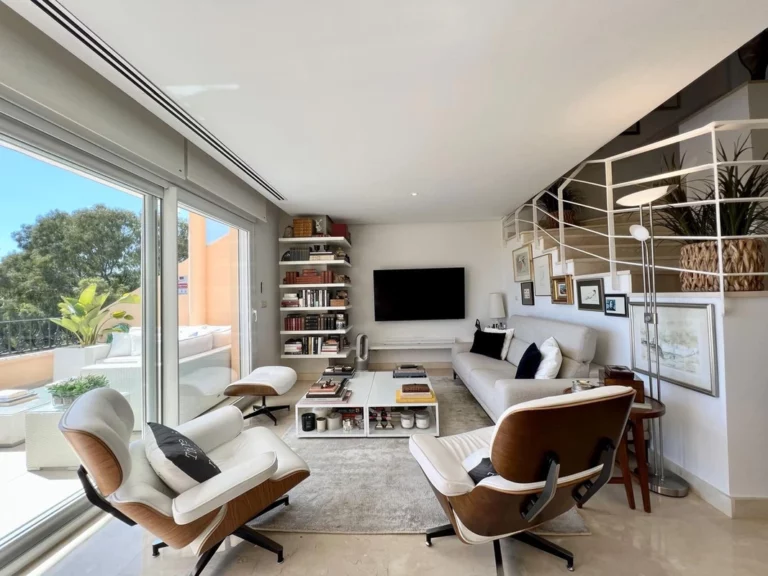 R4298956 | Penthouse Duplex in Nueva Andalucía – € 690,000 – 2 beds, 2 baths