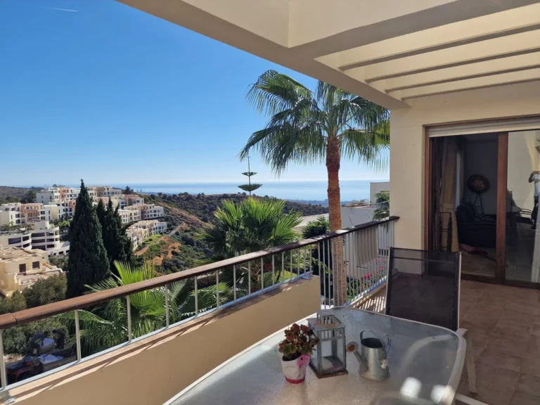 R4129750 | Middle Floor Apartment in Marbella – € 345,000 – 3 beds, 2.5 baths