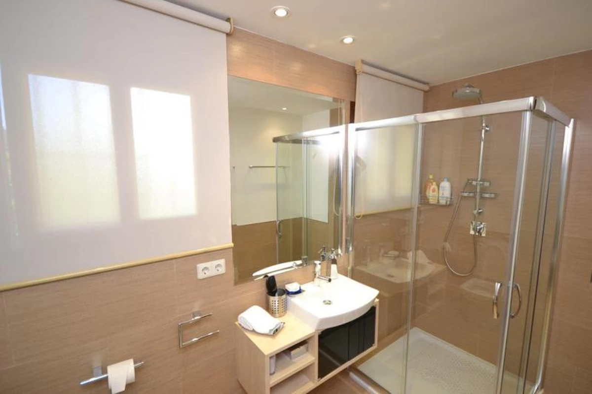 8-e64a9055bba3e77ac8aca3b893cdf826