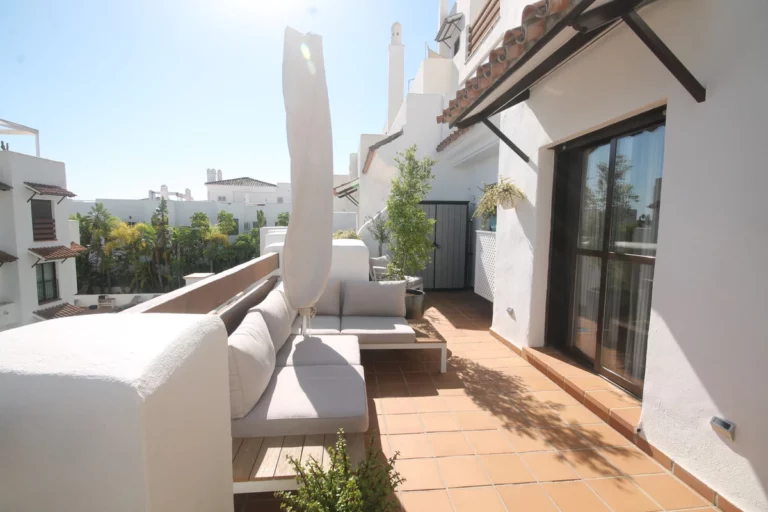 R3954877 | Middle Floor Apartment in Estepona – € 290,000 – 2 beds, 2 baths